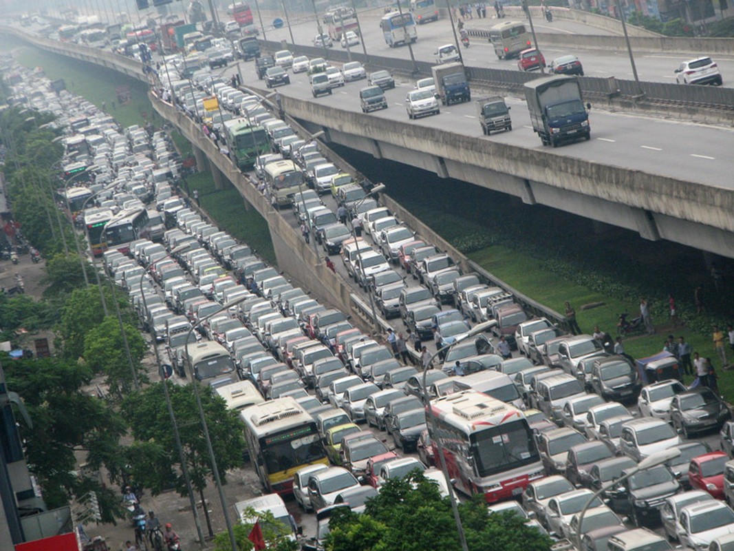 Ha Noi tac duong kinh hoang, nguoi dan bi 